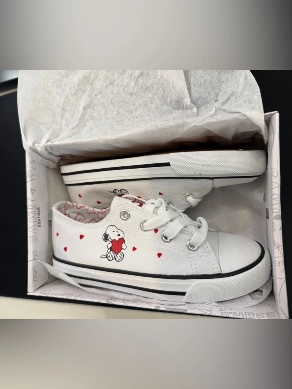 Peanuts Snoopy Hearts White Canvas Sneakers Shoes Kids Girls Size 12 New in Box